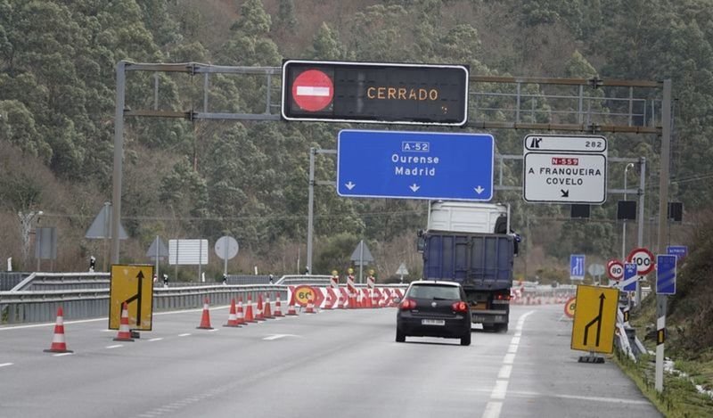El acceso al túnel cortado obliga a realizar doce kilómetros por la N-120 (Logroño-Vigo) (VICENTE ALONSO)