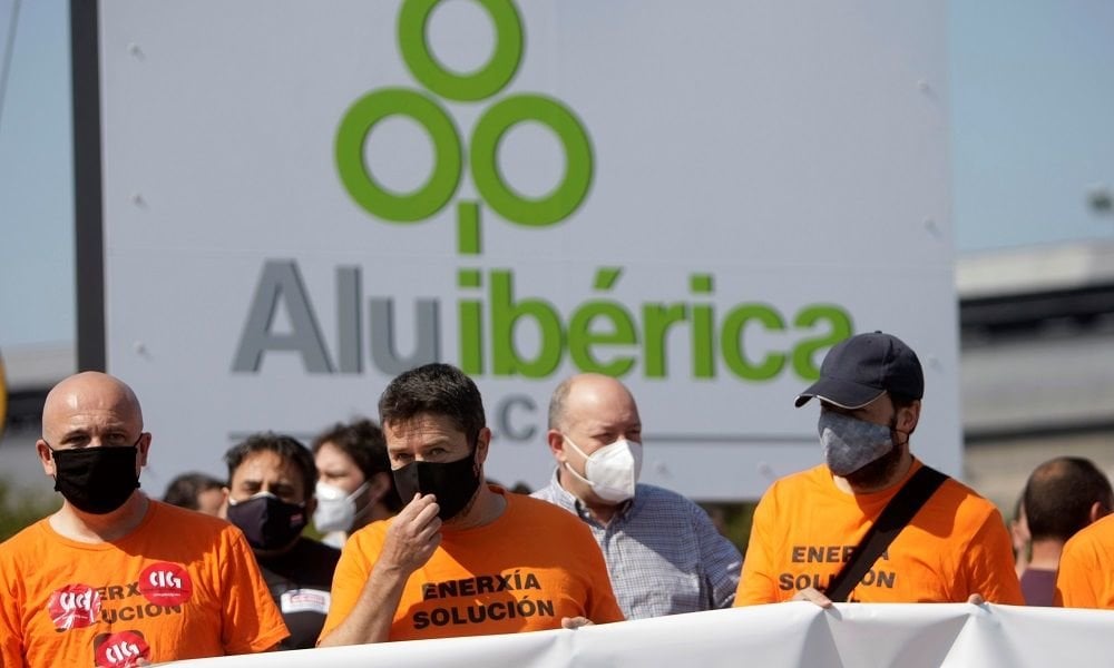 Protesta de los trabajadores de Alú Ibérica (EFE).