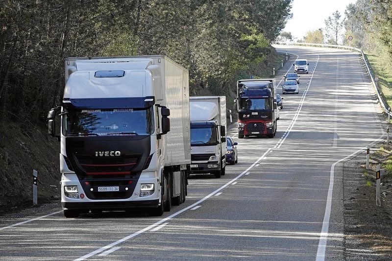 Camiones circulando de Vigo a Ourense.