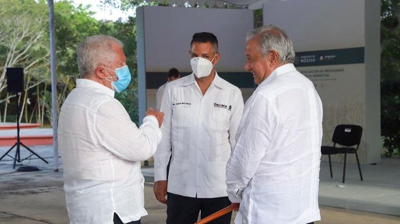 Modesto Seara -izquierda- con Murat y López Obrador.
