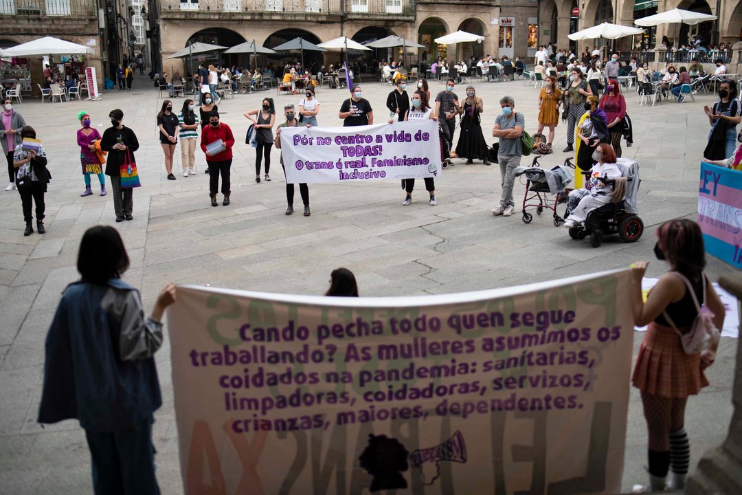 Cerca de 70 personas se concentraron en la Plaza Mayor en el día de la Visibilidad Trans. // Xesús Fariñas