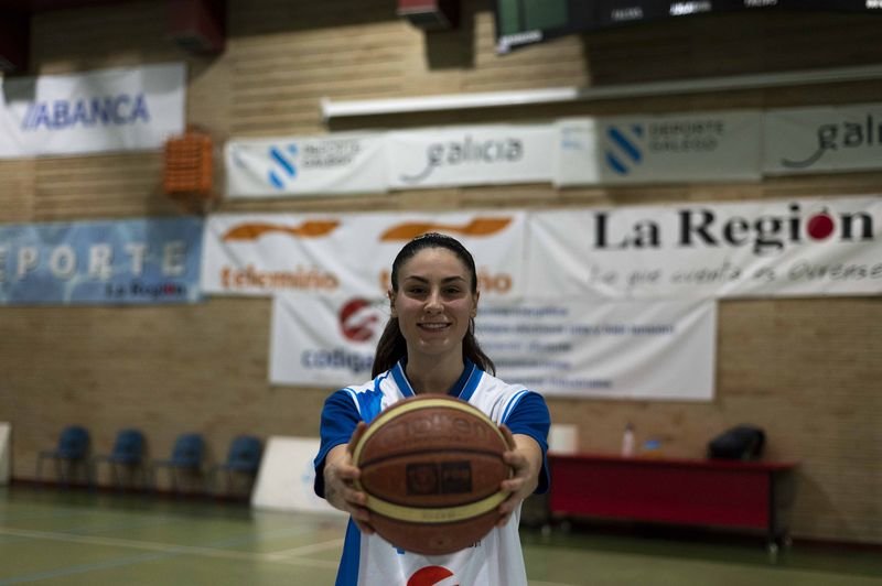 Ourense 1/4/21
Fichaje de Noelia ,nueva jugadora de baloncesto de carmelitas

Fotos Martiño Pinal