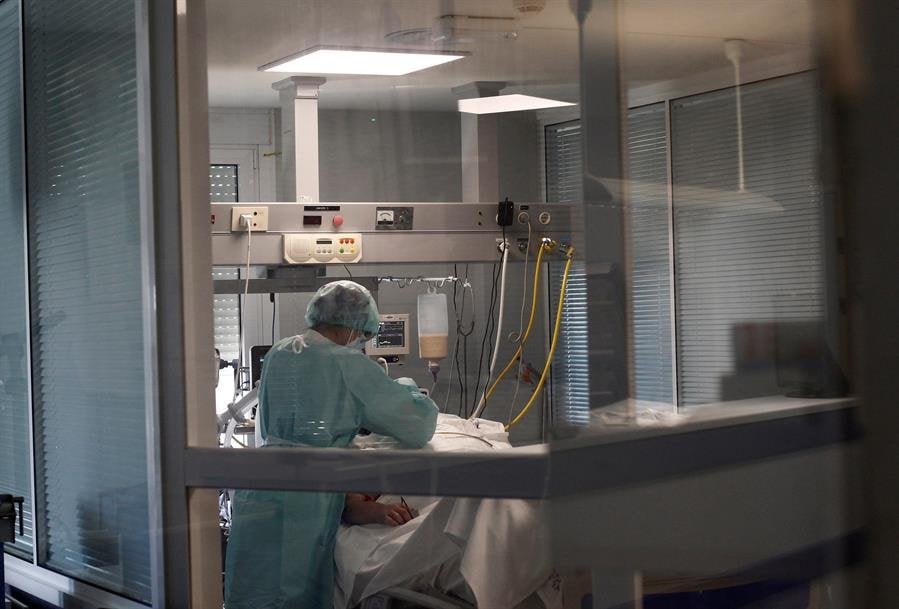 Paciente de covid en un hospital gallego. EFE