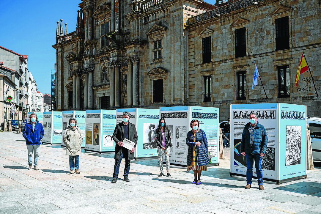 Manuel Nogueiras, Teresa Barge, Antonio Puga, Paula Sanabria, Maribel Outeiriño e Xabier Pulido na inauguración da mostra na Praza Maior.