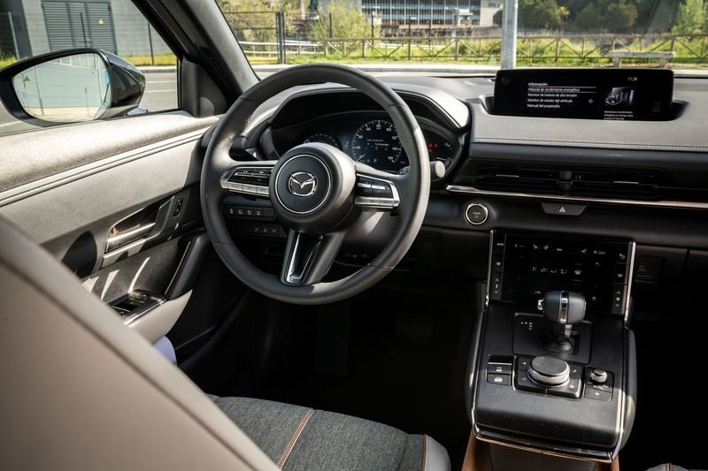 OURENSE (OIRA). 09/04/2021. OURENSE. Fotografías del vehículo Mazda MX30, para +Motor. FOTO: ÓSCAR PINAL