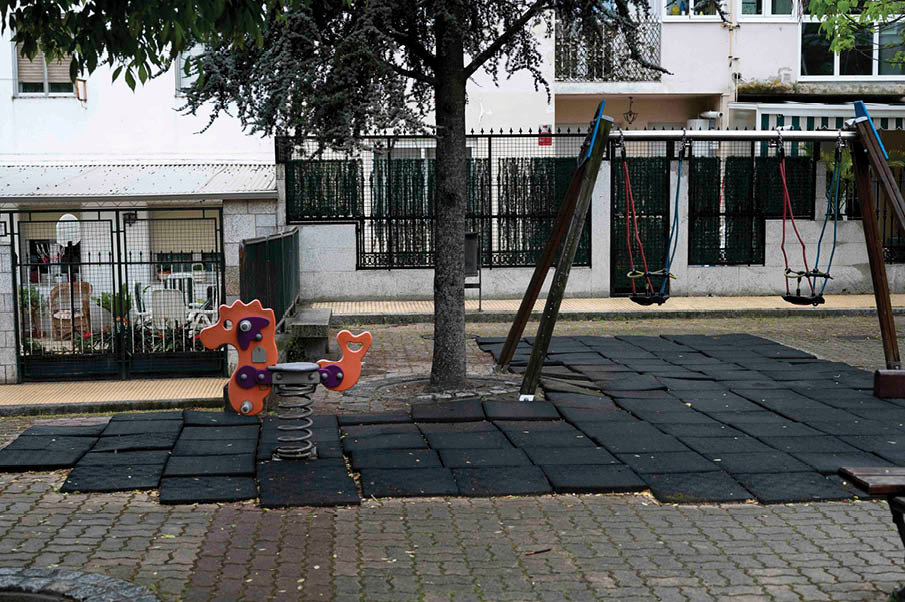 Un ejemplo de decadencia urbana en Ourense, donde el suelo supone un peligro.