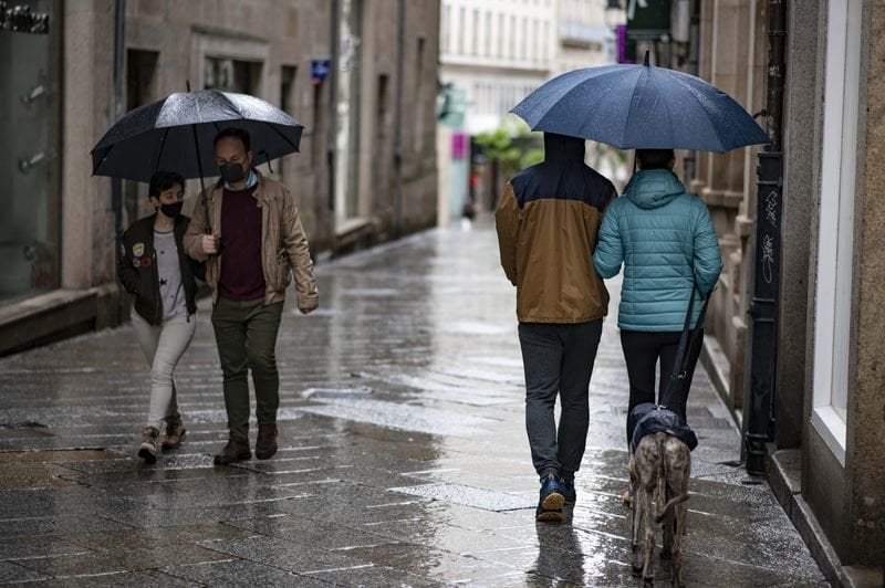 Ourense. 25/04/2021. Lluvia en Ourense con la salida de la borrasca Lola.
Foto: Xesús Fariñas
