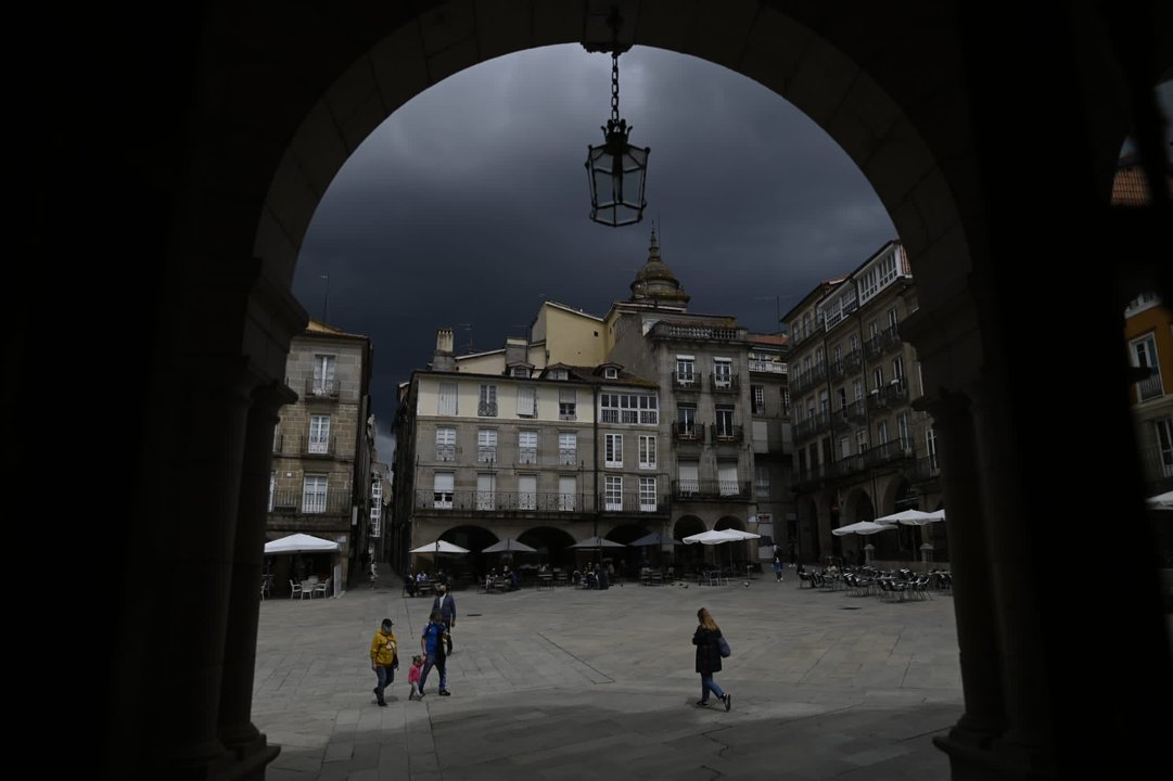 Amenaza de tormenta en Ourense (XESÚS FARIÑAS).