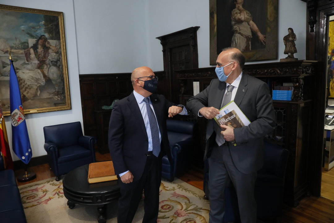 OURENSE 5/05/2021.- Reunión del presidente de la Deputación, Manuel Baltar, con el rector de la Universidad de Vigo, Manuel Reigosa. José Paz