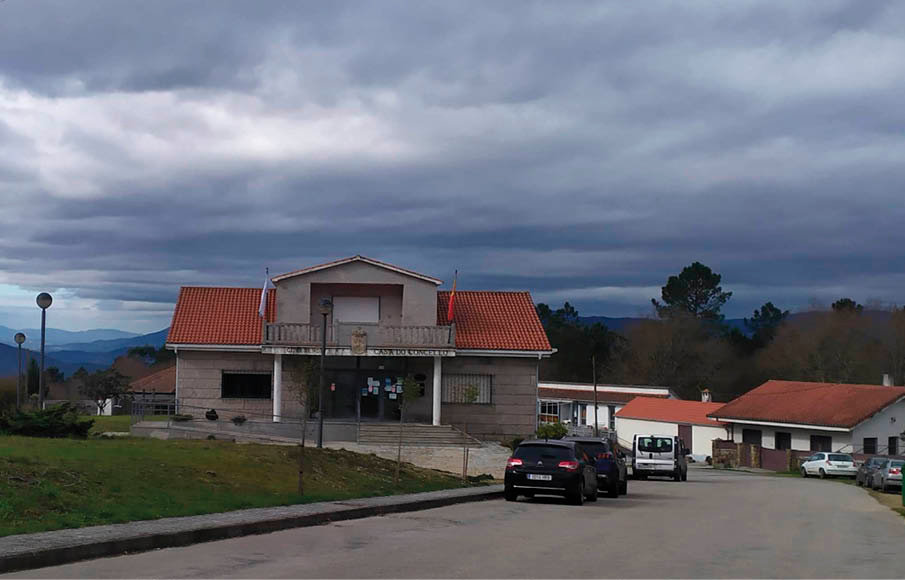 La casa consistorial de Gomesende, en el lugar de Sobrado.