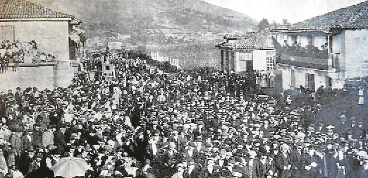 Asistentes a un mitin de Basilio Alvarez en 1914, en la comarca do Ribeiro