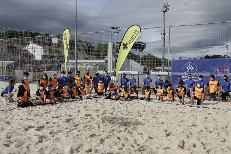 El grupo de los sénior, en la foto conjunta de la actividad de +Deporte La Región en Oira (MIGUEL ÁNGEL).