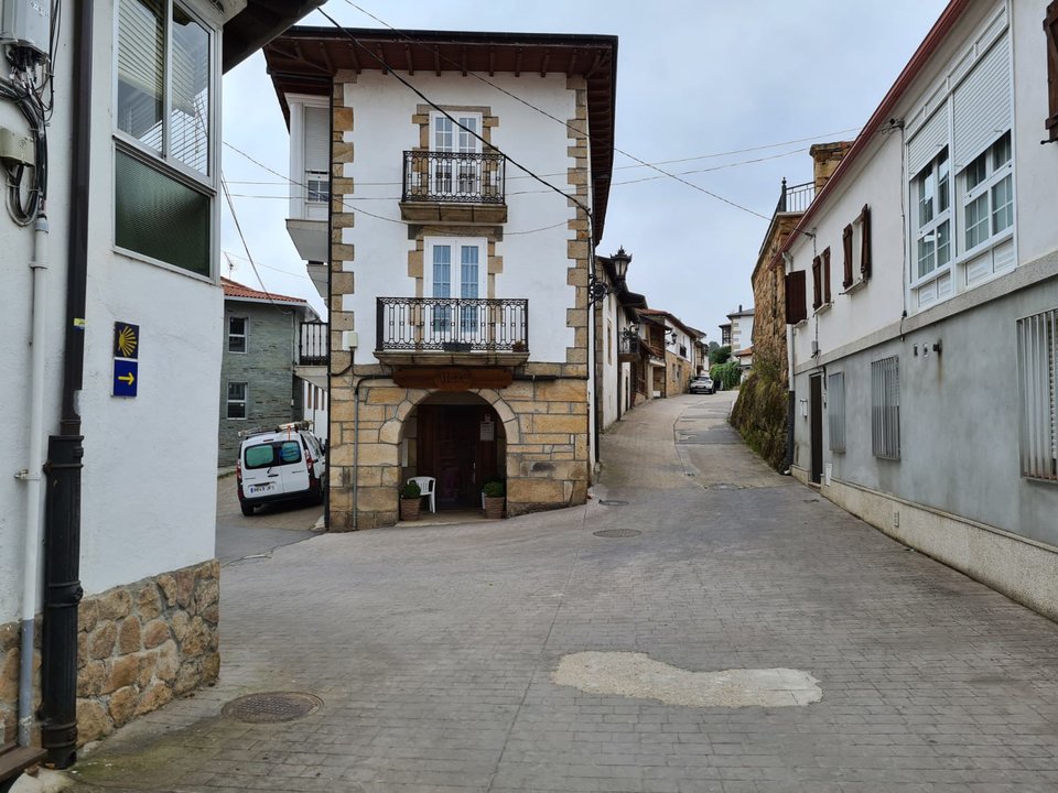 Rúa Outeiro, en el concello de Laza (Ourense), después del terremoto de este viernes de magnitud 3,9.
