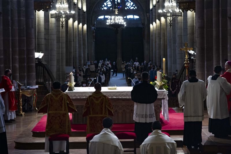 Ourense 22/5/21
Confirmación de adultos en la catedral de Ourense
Fotos Martiño Pinal