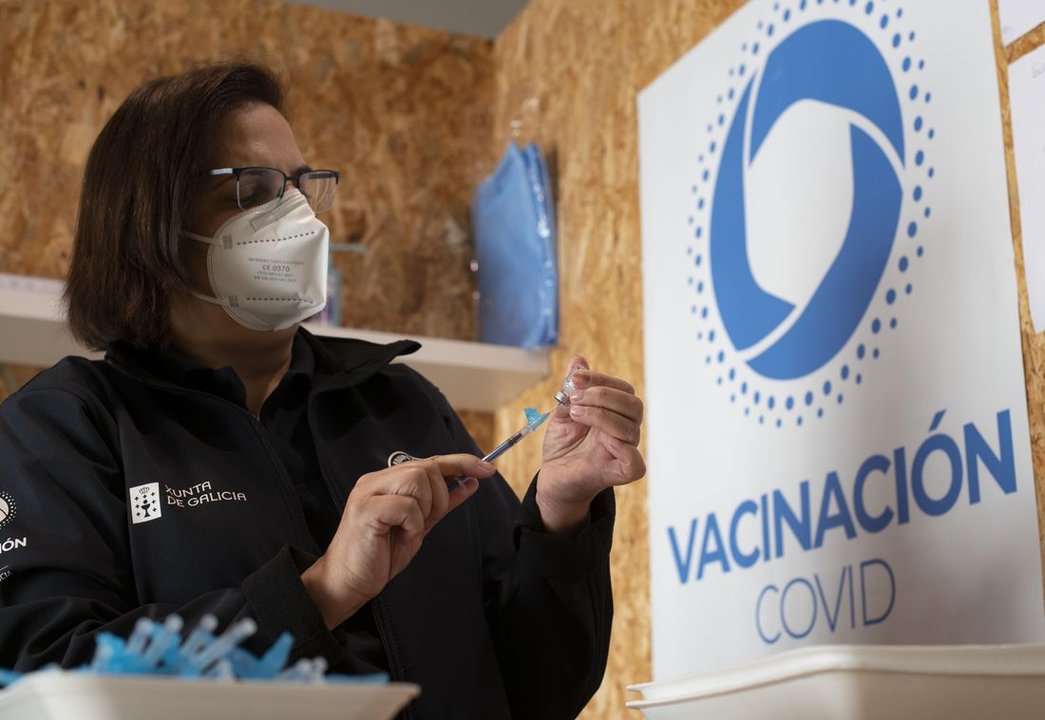 Ourense. 26/05/2021. Reportaje de los preparativos en un día de vacunación masiva en Expourense, por parte del personal sanitario de Ourense.
Foto: Xesús Fariñas