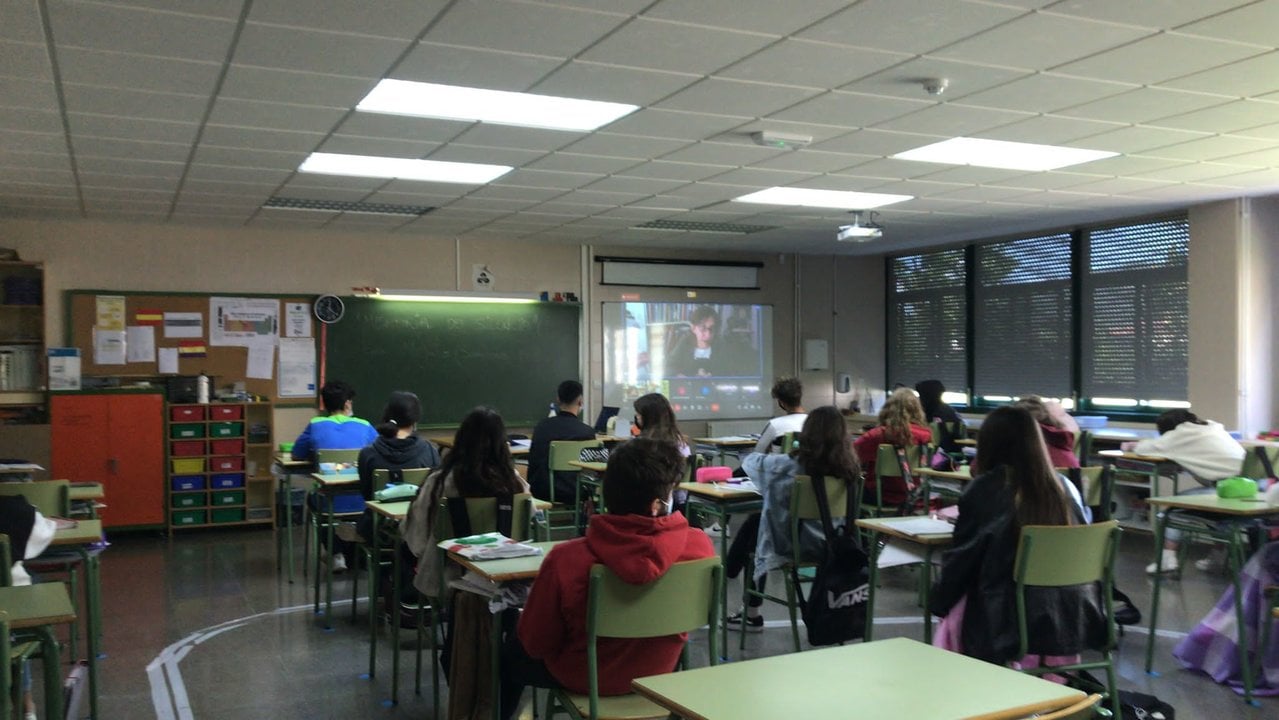 Alumnos de Verín en una videoconferencia de la Biblioteca de Verín