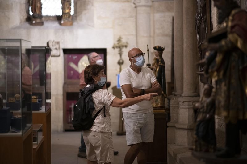 Ourense. 05/06/2021. Turistas visitando la catedral de Ourense.
Foto: Xesús Fariñas
