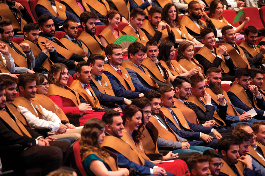 Graduación presencial da Escola de Enxeñaría Informática, en 2019 (ÓSCAR PINAL).