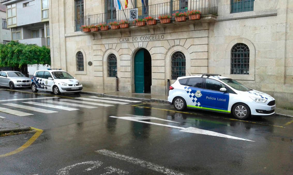Los coches de la Policía Local de Carballiño ya disponen de geolocalizadores.