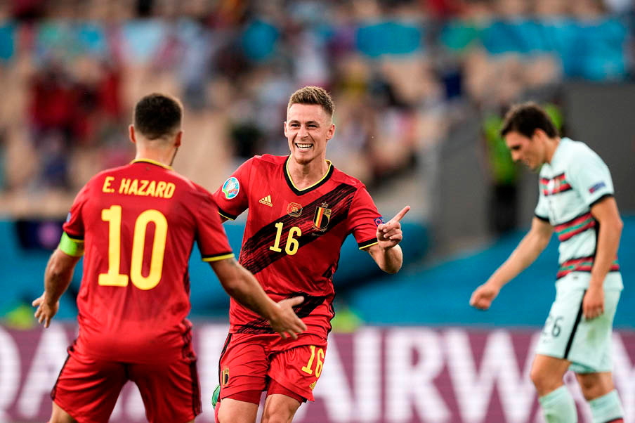 Thorgan Hazard celebra con su hermano Eden el gol ante Portugal.