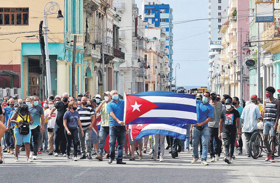 Cientos de cubanos se manifestaron por las calles de varias ciudades, como La Habana.