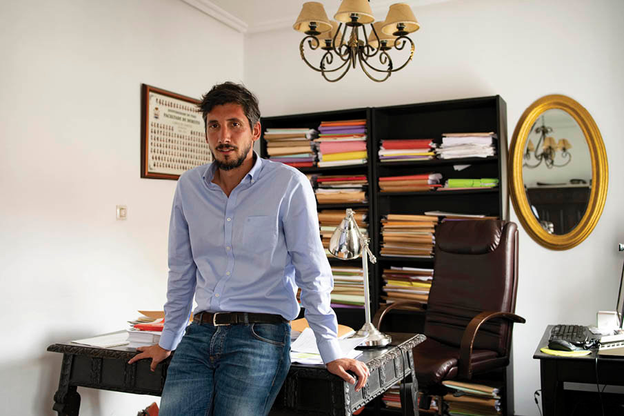 El letrado Luis Manuel Salgado Carbajales en su despacho en Ourense.