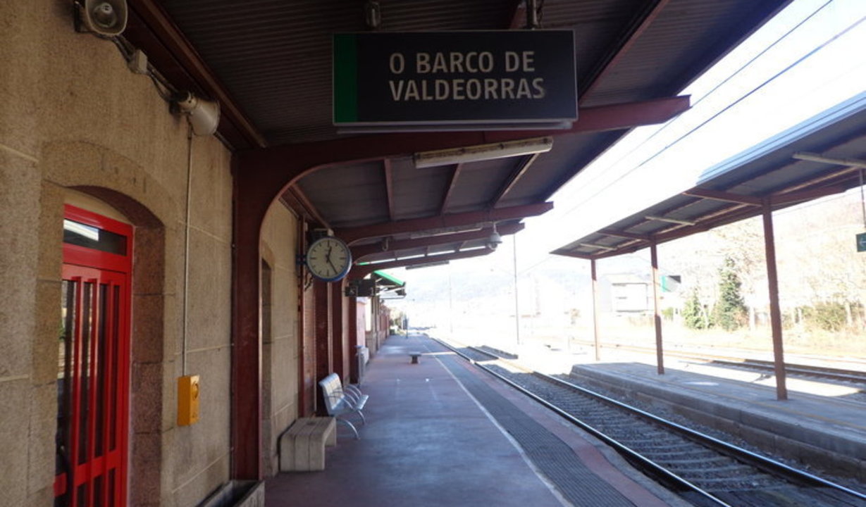 Andenes de la estación de ferrocarril de O Barco.