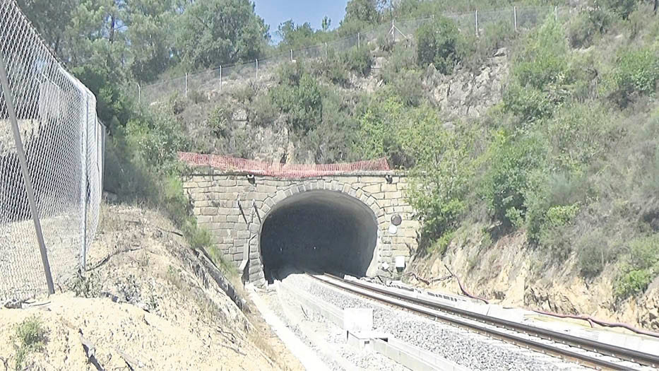 Boca sur del túnel de Áspera.