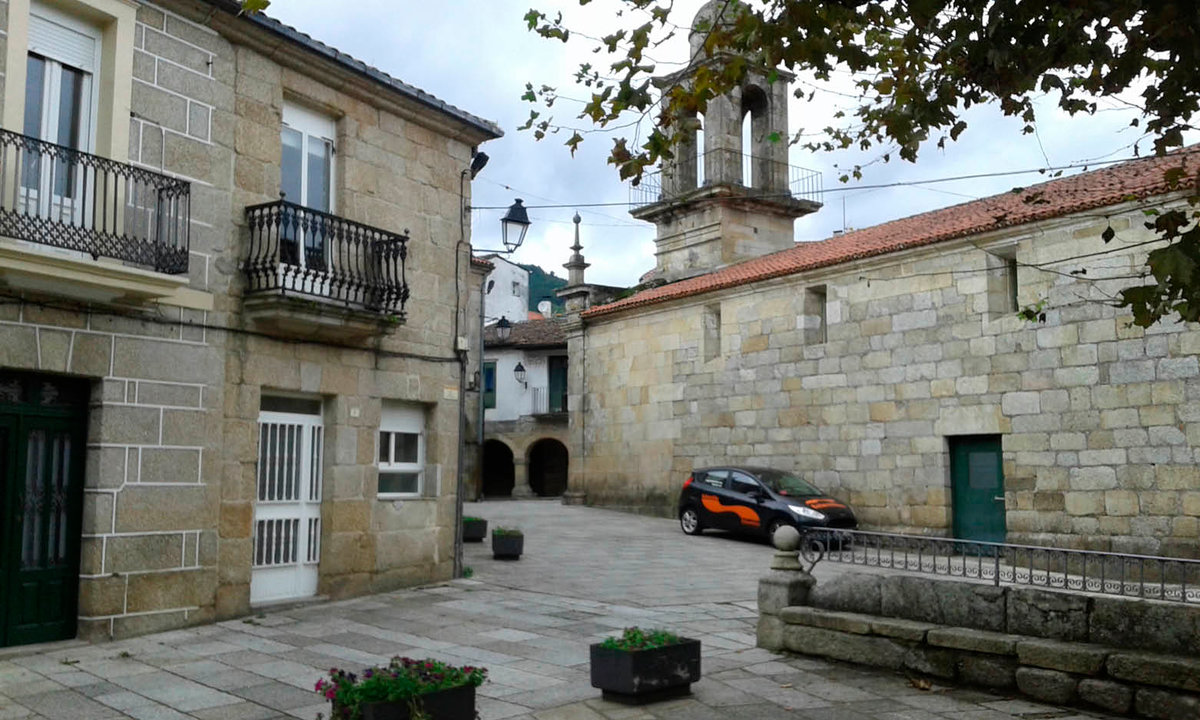 Entorno de la iglesia de la Madalena, en el casco histórico de Ribadavia.