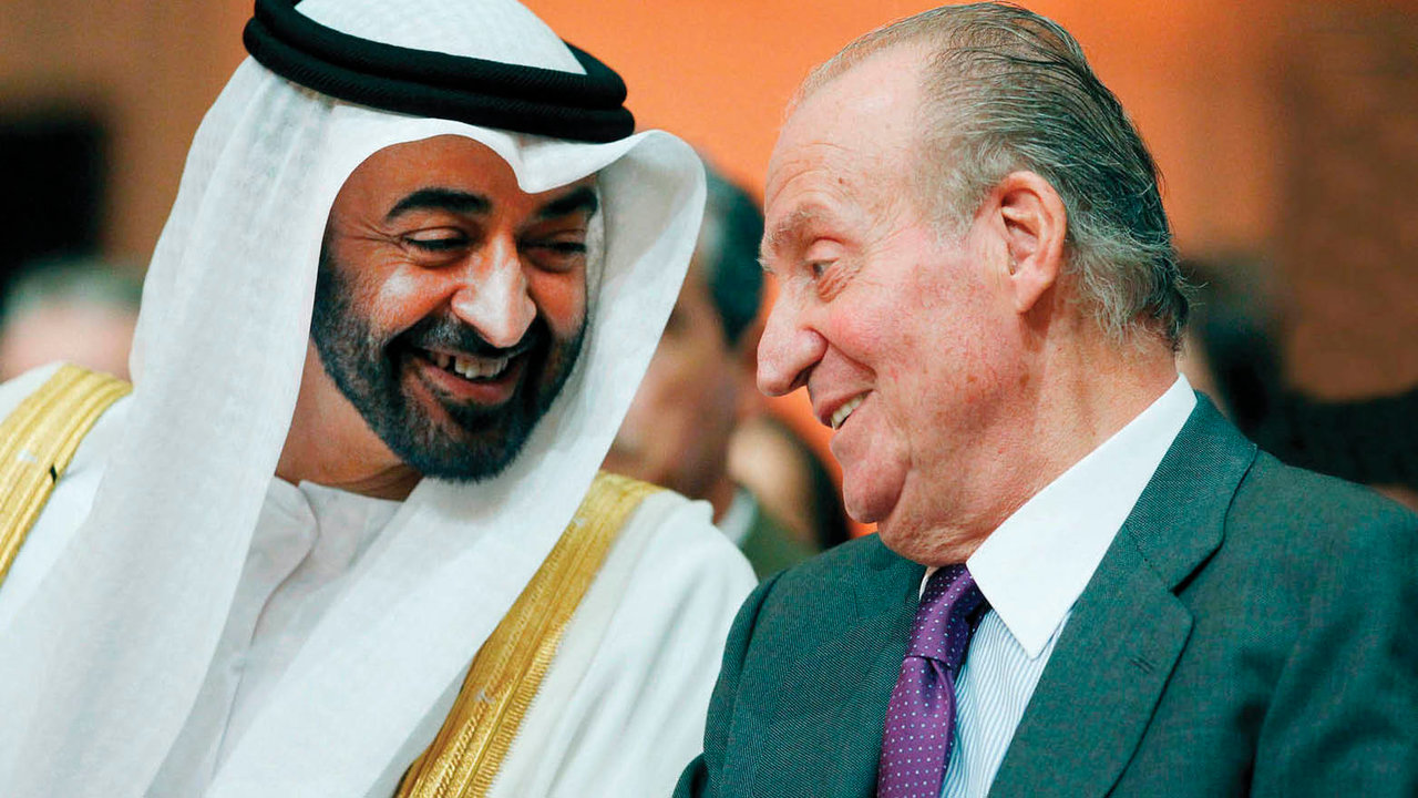 El rey Juan Carlos, con su protector, el emir Jalifa bin Zayed Al Nahayan