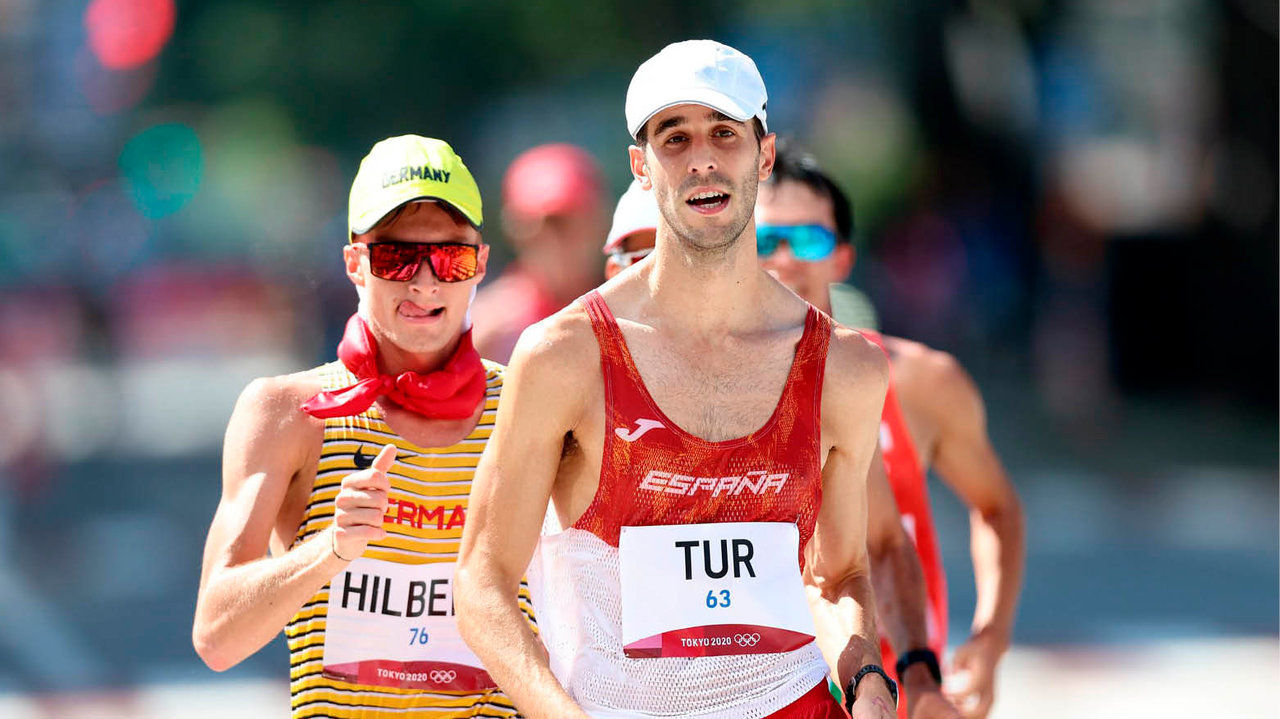  Marc Tur fue rebasado en los últimos 200 metros y finalizó la prueba de 50 kilómetros marcha en la cuarta posición. 