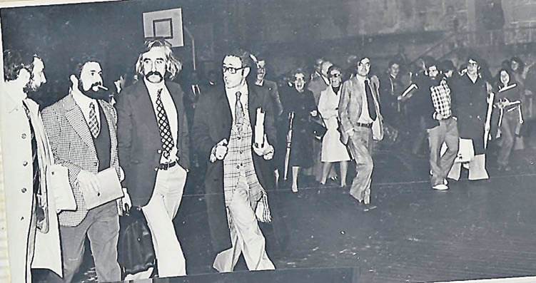 Carreño, a la derecha, Randulfe y Zabala, a la salida de la asamblea.
