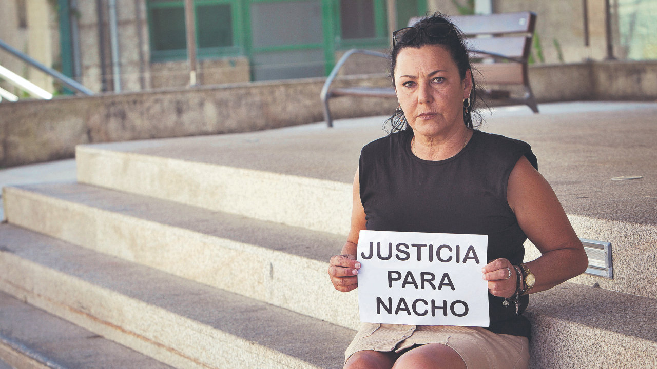 Lupe Comesaña, madre de Nacho, el joven agredido hace un año por varias personas, pide justicia.