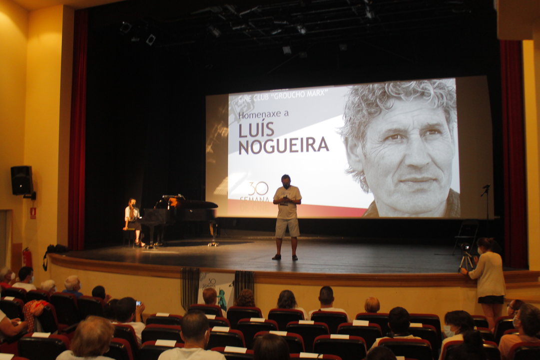 El presidente del Cineclub, José María Rodríguez, en un momento del homenaje. (Isaac Cruz)