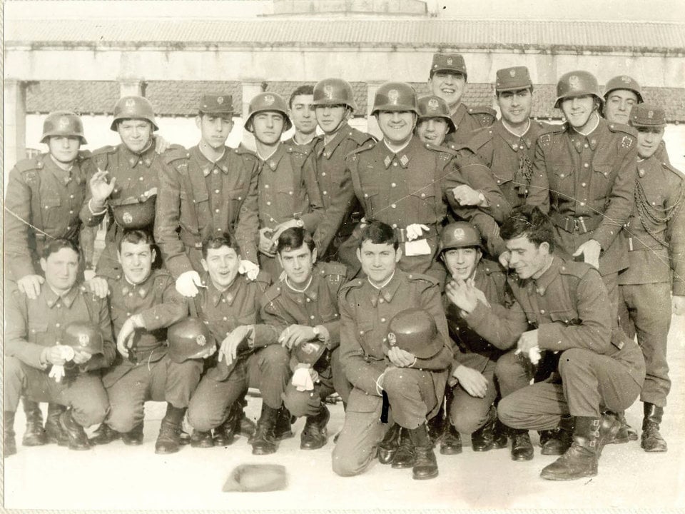 Fotografía de grupo del Regimiento de Infantería Zamora 8, en 1969.