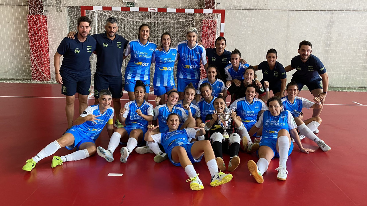 Las jugadoras del Cidade de As Burgas celebran el tercer puesto del campeonato. TW