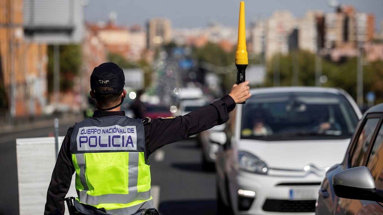 Un agente de la Policía Nacional en Madrid (EFE).
