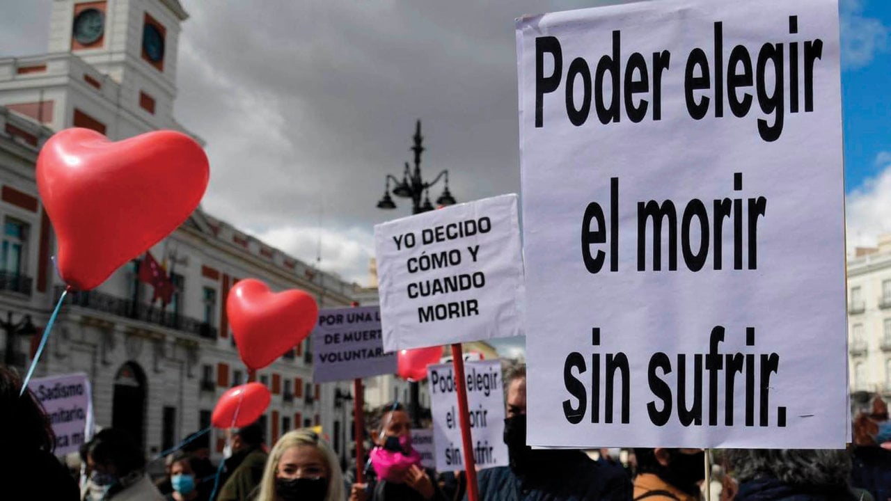 Imagen de archivo de una manifestación en Madrid a favor de la eutanasia.