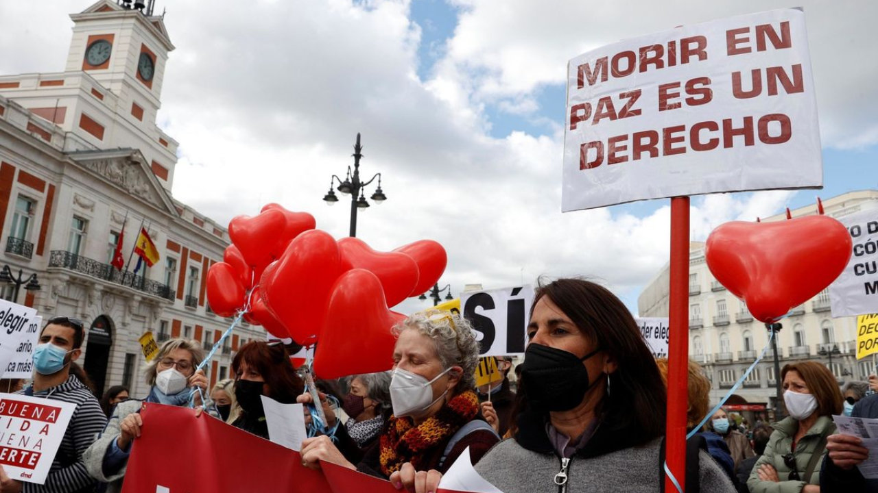 Imagen de archivo de una manifestación en Madrid a favor de la eutanasia.