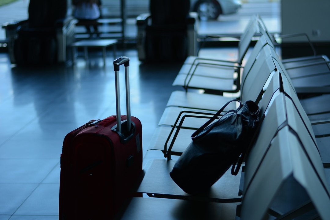 Una maleta en el aeropuerto (PIXABAY).