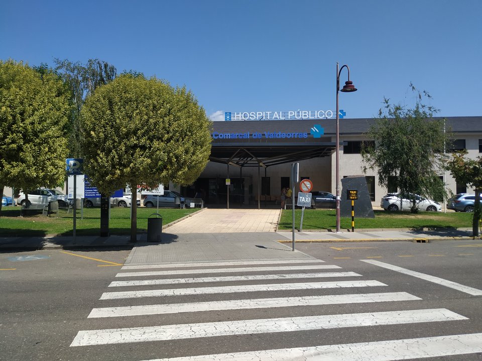 Fachada del Hospital Público de Valdeorras. (J.C.)