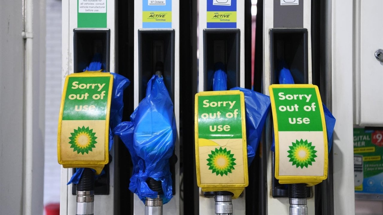 Gasolinera de Reino Unido cerrada por la falta de combustible. EFE/EPA/FACUNDO ARRIZABALAGA