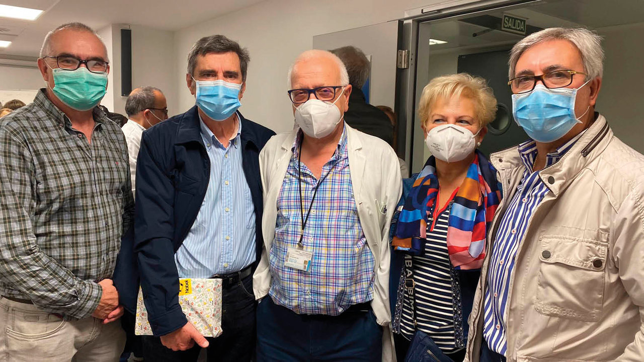 Alberto del Álamo, José Luis Muíño, José Luis Doval, Floren Vale y Raimundo Gulín, ayer en la despedida del ginecólogo.
