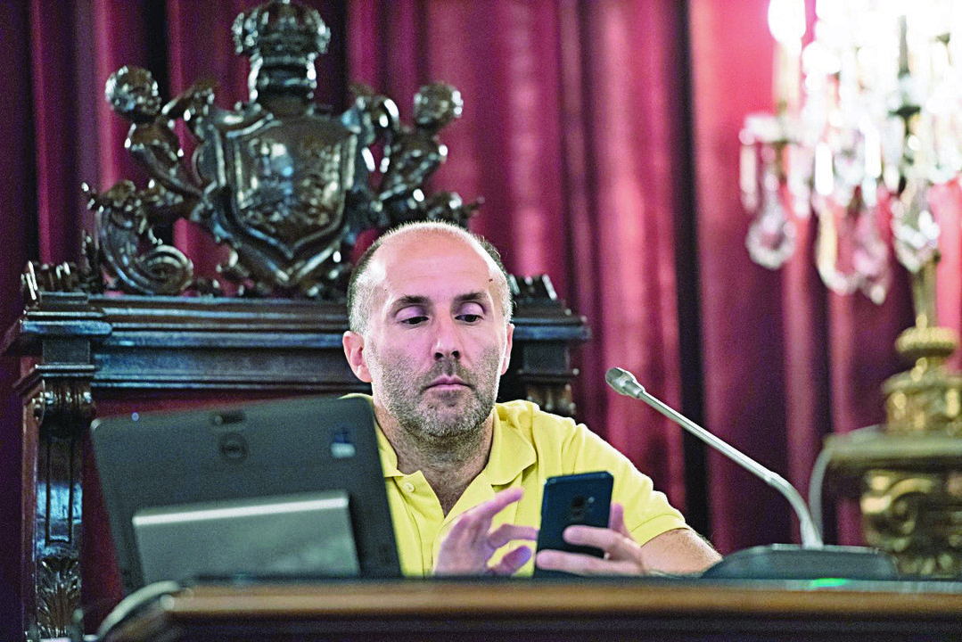 Gonzalo Pérez Jácome, en el salón de plenos. // Óscar Pinal