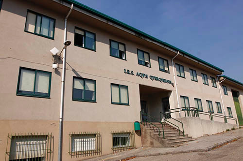 Exterior del Instituto de Bande donde cursan sus estudios los jóvenes de A Baixa Limia.