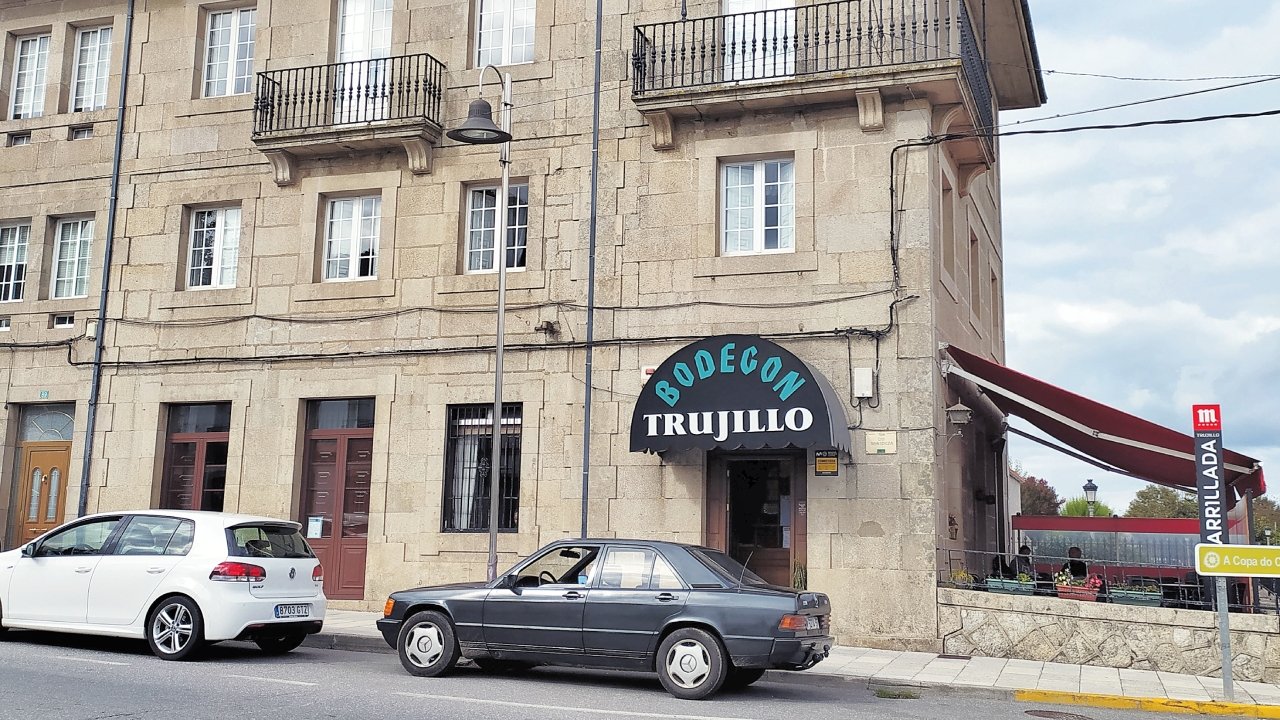Exterior del Restaurante Bodegón Trujillo, en Silleda. LR