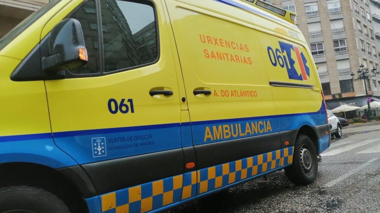 Una ambulancia (A.D).