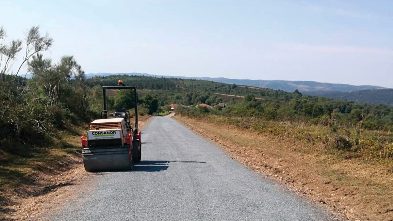 Obras de acondicionamiento de la carretera de Beariz.