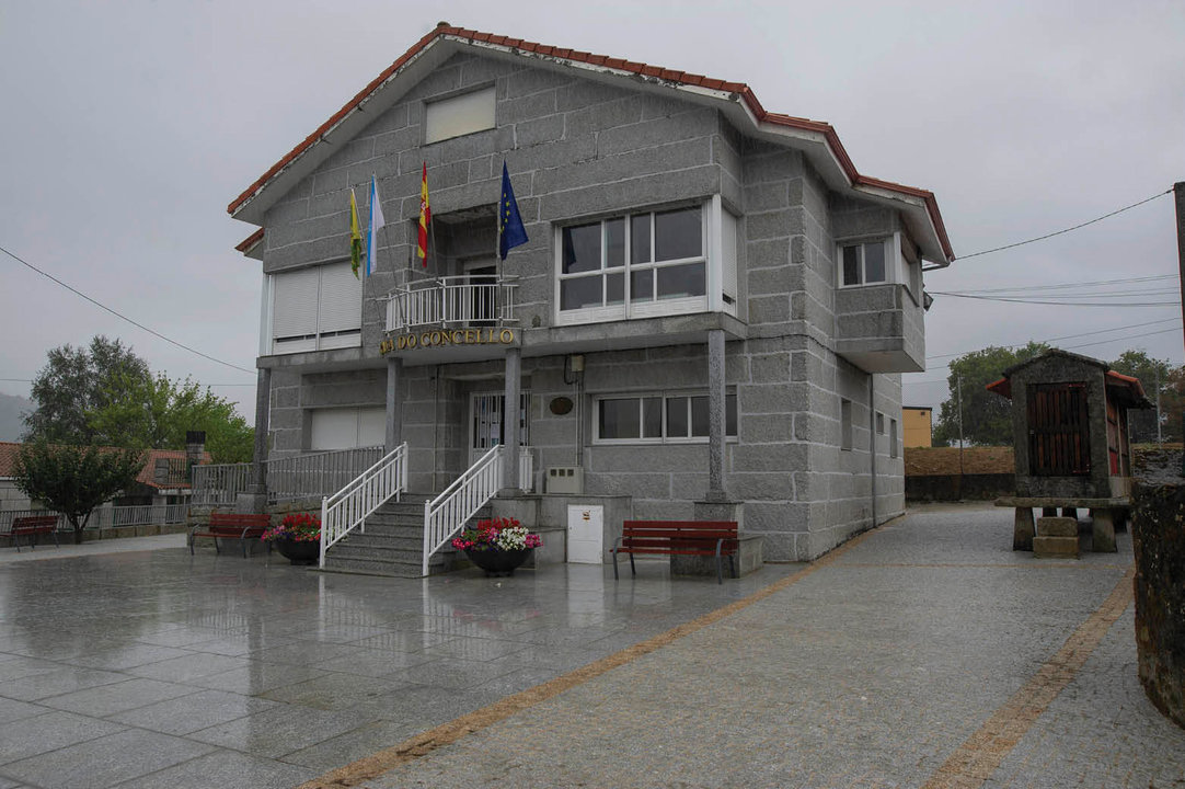 El edificio consistorial de Lobeira, ubicado en el lugar de A Vila.