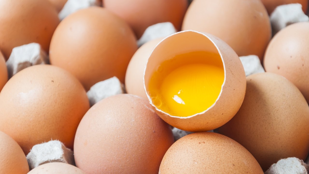 El huevo puede estar presente en una amplia gama de productos, incluso estar oculto como ingrediente secundario en pequeñas cantidades.